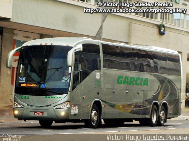 Viação Garcia 7044 na cidade de Maringá, Paraná, Brasil, por Victor Hugo Guedes Pereira. Número da foto: #2275313.