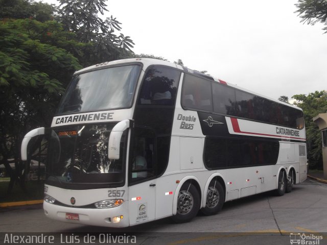Auto Viação Catarinense 2557 na cidade de São Paulo, São Paulo, Brasil, por Alexandre  Luis de Oliveira. Número da foto: #2294548.