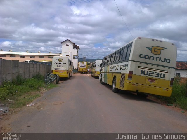 Empresa Gontijo de Transportes 10230 na cidade de Minas Novas, Minas Gerais, Brasil, por Josimar Gomes Simoes. Número da foto: #2300355.