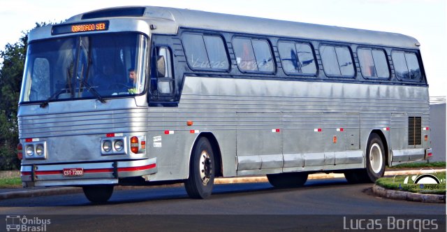 Ônibus Particulares 7200 na cidade de Araxá, Minas Gerais, Brasil, por Lucas Borges . Número da foto: #2308911.