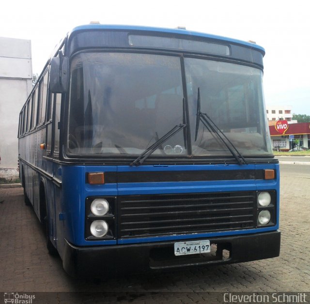 Ônibus Particulares 71 na cidade de Santa Maria, Rio Grande do Sul, Brasil, por Cleverton Schmitt. ID da foto: 2310756.