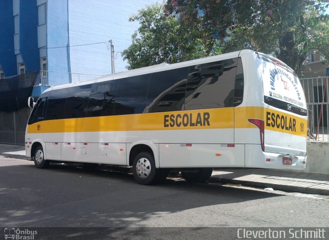 Escolares 161 na cidade de Santa Maria, Rio Grande do Sul, Brasil, por Cleverton Schmitt. Número da foto: #2310762.