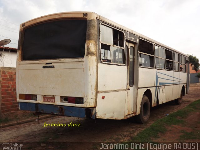 Ônibus Particulares LAF6609 na cidade de Murici dos Portelas, Piauí, Brasil, por Jerônimo Diniz. Número da foto: #2313643.