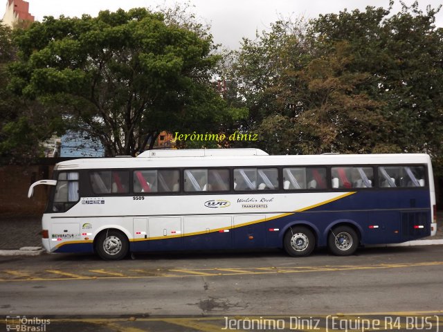 WRTur - WR Turismo - Waldir Rech Transportadora Turística 9509 na cidade de Aparecida, São Paulo, Brasil, por Jerônimo Diniz. Número da foto: #2319378.