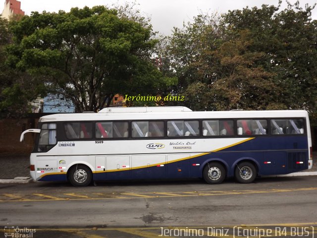 WRTur - WR Turismo - Waldir Rech Transportadora Turística 9509 na cidade de Aparecida, São Paulo, Brasil, por Jerônimo Diniz. ID da foto: 2319378.