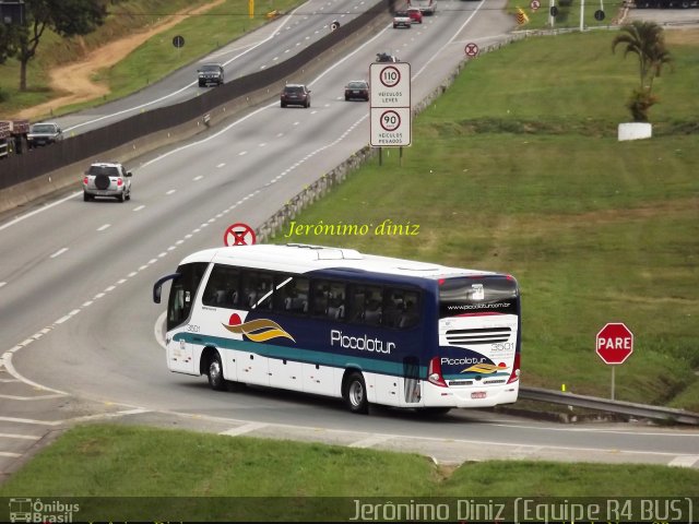 Piccolotur Transportes Turísticos 3501 na cidade de Aparecida, São Paulo, Brasil, por Jerônimo Diniz. Número da foto: #2321507.