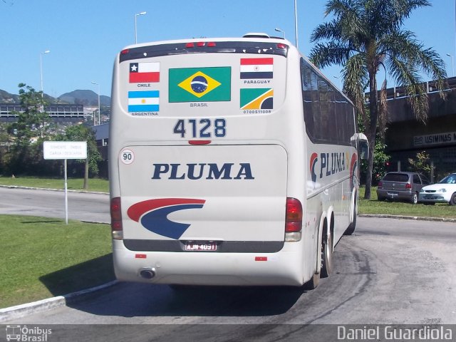 Pluma Conforto e Turismo 4128 na cidade de Florianópolis, Santa Catarina, Brasil, por Daniel Guardiola. Número da foto: #2322138.