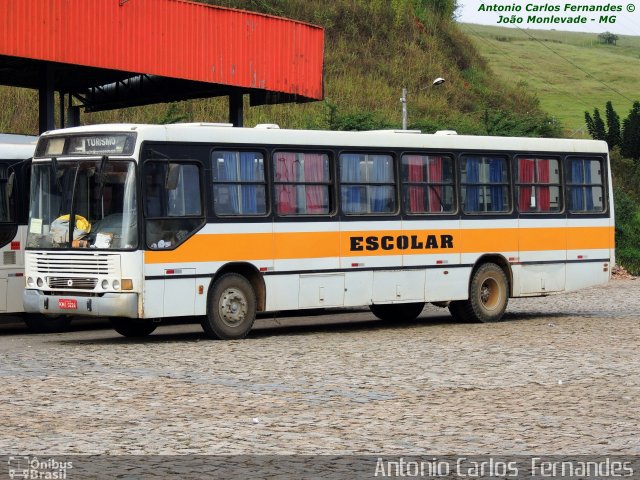 Escolares 3224 na cidade de João Monlevade, Minas Gerais, Brasil, por Antonio Carlos Fernandes. ID da foto: 2322991.