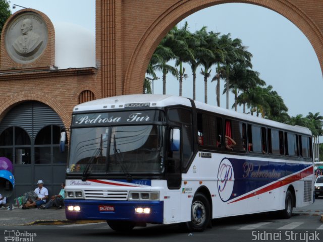 Pedrosatur 2848 na cidade de Aparecida, São Paulo, Brasil, por Sidnei Machado Strujak. Número da foto: #2324957.