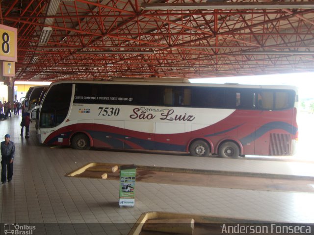 Expresso São Luiz 7530 na cidade de Rondonópolis, Mato Grosso, Brasil, por Anderson Gonçalves da Fonseca. Número da foto: #2332308.
