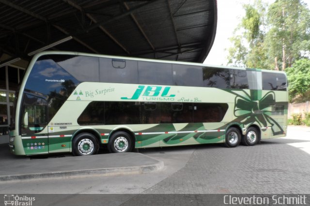 JBL Turismo 4900 na cidade de Santa Maria, Rio Grande do Sul, Brasil, por Cleverton Schmitt. Número da foto: #2278019.