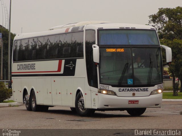 Auto Viação Catarinense 2521 na cidade de Florianópolis, Santa Catarina, Brasil, por Daniel Guardiola. Número da foto: #2284097.
