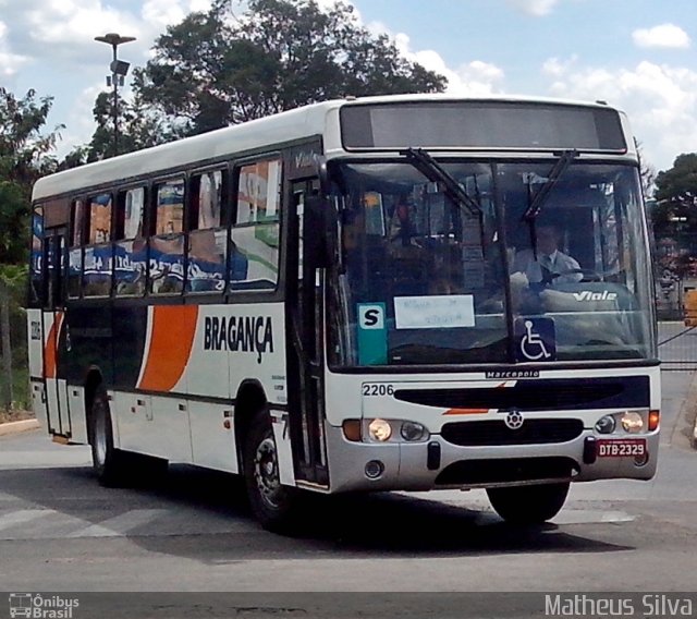 Auto Viação Bragança 2206 na cidade de Bragança Paulista, São Paulo, Brasil, por Matheus Silva. ID da foto: 2289788.