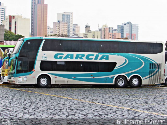 Viação Garcia 7194 na cidade de Londrina, Paraná, Brasil, por Guilherme Estevan. Número da foto: #2811422.
