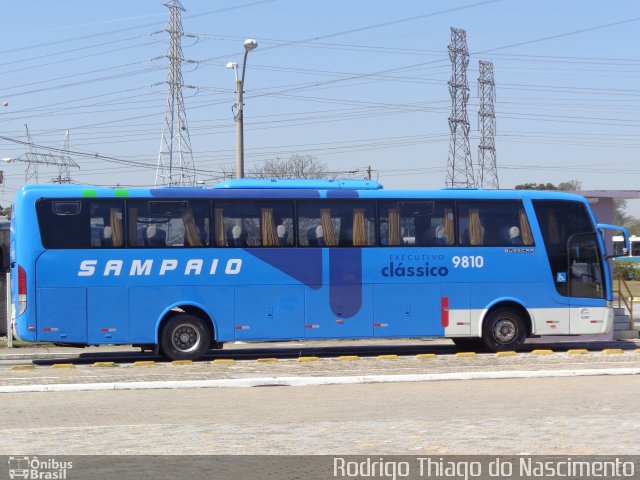 Viação Sampaio 9810 na cidade de São José dos Campos, São Paulo, Brasil, por Rodrigo Thiago do Nascimento. ID da foto: 2840262.