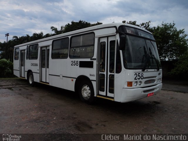 Auto Viação Critur 258 na cidade de Criciúma, Santa Catarina, Brasil, por Cleber  Mariot do Nascimento. Número da foto: #2844173.