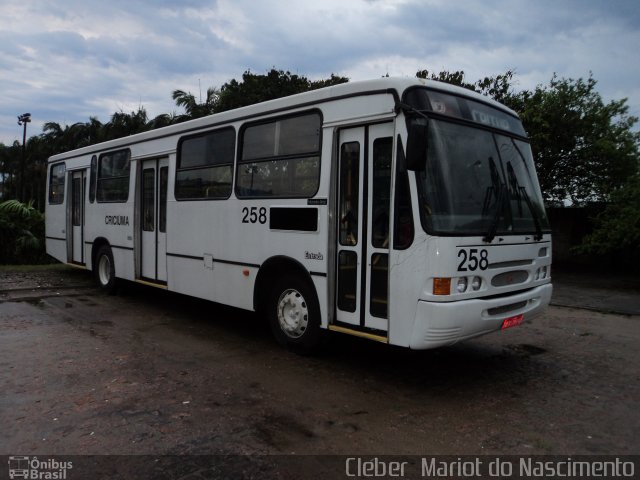 Auto Viação Critur 258 na cidade de Criciúma, Santa Catarina, Brasil, por Cleber  Mariot do Nascimento. ID da foto: 2844173.