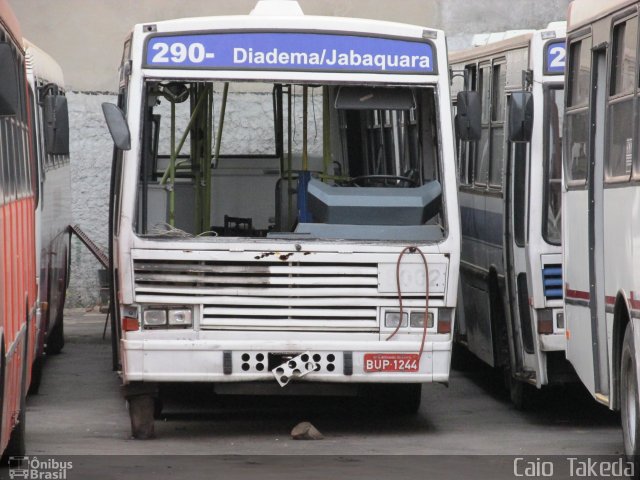 Sucata e Desmanches 8002 na cidade de Osasco, São Paulo, Brasil, por Caio  Takeda. Número da foto: #2846405.