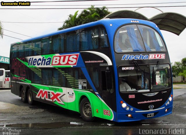 Flecha Bus 8963 na cidade de Balneário Camboriú, Santa Catarina, Brasil, por Leonardo Fidelli. Número da foto: #2854545.