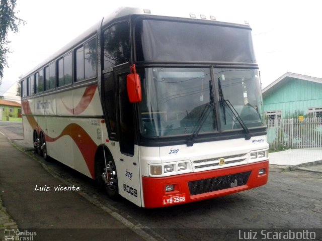 Mirantur 220 na cidade de Curitiba, Paraná, Brasil, por Luiz Scarabotto . Número da foto: #2856915.