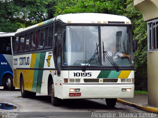 Empresa Gontijo de Transportes 10195 na cidade de São Paulo, São Paulo, Brasil, por Alexandre  Teixeira Valente. ID da foto: 2860069.