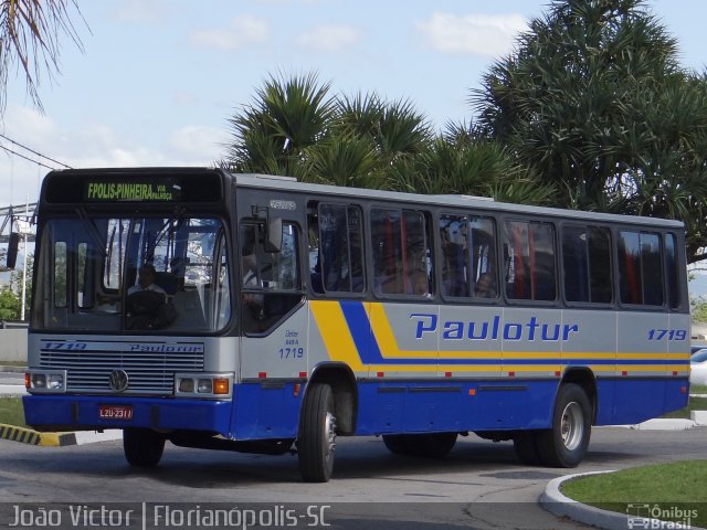 Paulotur Transporte e Turismo 1719 na cidade de Florianópolis, Santa Catarina, Brasil, por João Victor. ID da foto: 2864902.