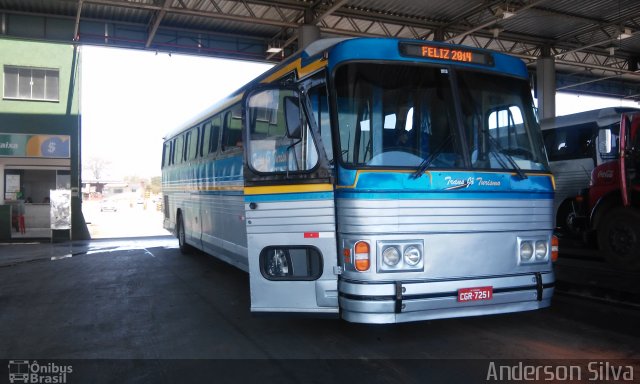 Ônibus Particulares CGR-7251 na cidade de Salinas, Minas Gerais, Brasil, por Anderson Silva. Número da foto: #2866420.
