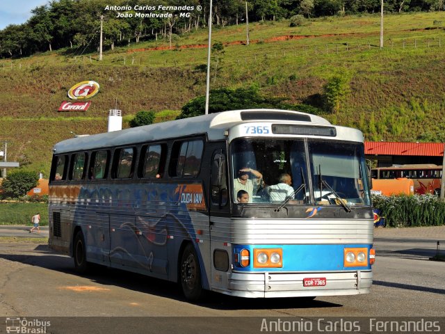 Duda Van 7365 na cidade de João Monlevade, Minas Gerais, Brasil, por Antonio Carlos Fernandes. Número da foto: #2868834.