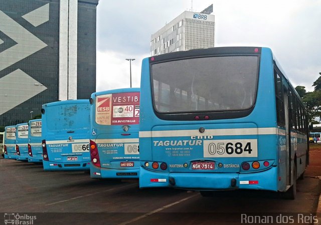 Taguatur - Taguatinga Transporte e Turismo 05684 na cidade de Brasília, Distrito Federal, Brasil, por Ronan dos Reis. ID da foto: 2870196.