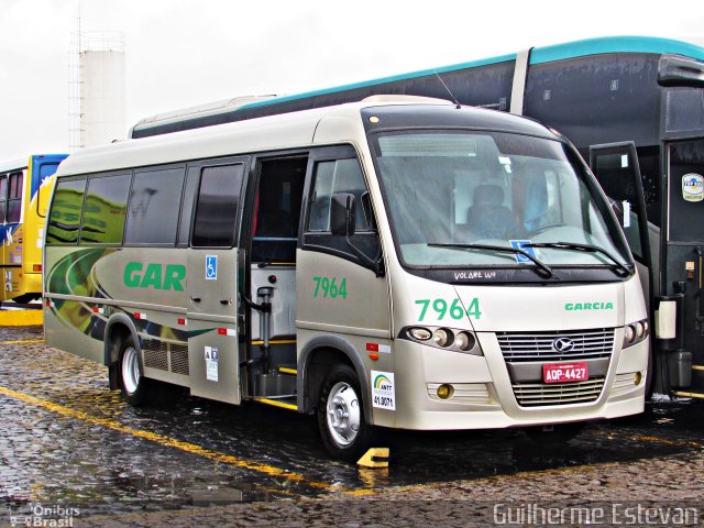 Viação Garcia 7964 na cidade de Londrina, Paraná, Brasil, por Guilherme Estevan. Número da foto: #2814596.