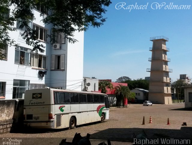 Ônibus Particulares 1310 na cidade de Porto Alegre, Rio Grande do Sul, Brasil, por Raphael Wollmann. Número da foto: #2819591.