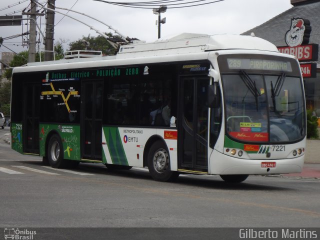 Metra - Sistema Metropolitano de Transporte 7221 na cidade de São Paulo, São Paulo, Brasil, por Gilberto Martins. ID da foto: 2826066.