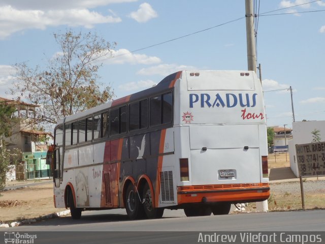 Pradus Tour 9346 na cidade de Pirapora, Minas Gerais, Brasil, por Andrew Campos. Número da foto: #2825743.