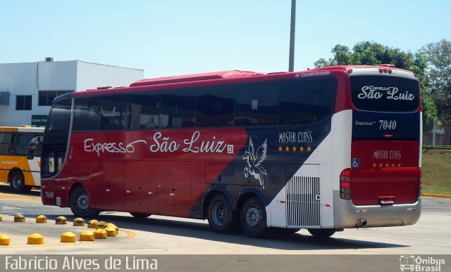 Expresso São Luiz 7040 na cidade de Goiânia, Goiás, Brasil, por Fabricio Alves de Lima. Número da foto: #2827111.