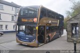 Stagecoach 15929 na cidade de Totnes, Devon, Inglaterra, por Donald Hudson. Número da foto: #2909538.