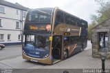 Stagecoach 15929 na cidade de Totnes, Devon, Inglaterra, por Donald Hudson. ID da foto: :id.