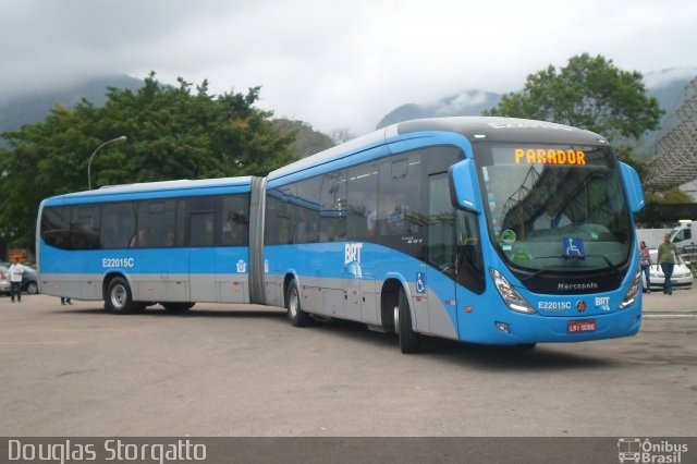 Translitoral Transportes E22015C na cidade de Rio de Janeiro, Rio de Janeiro, Brasil, por Douglas Storgatto. ID da foto: 2913774.