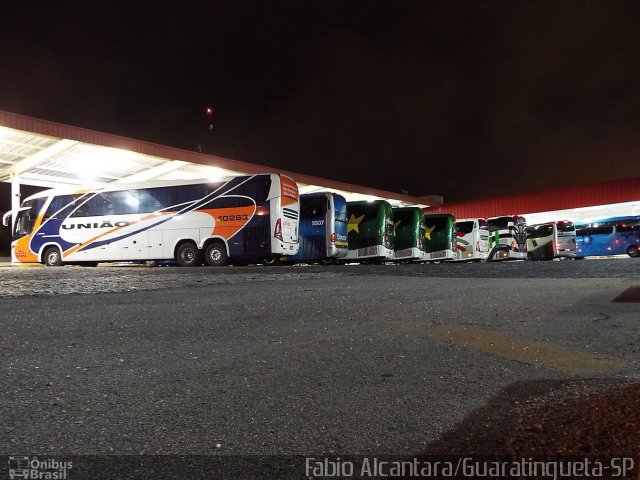 Expresso União 10263 na cidade de Guaratinguetá, São Paulo, Brasil, por Fabio Alcantara. Número da foto: #2913611.