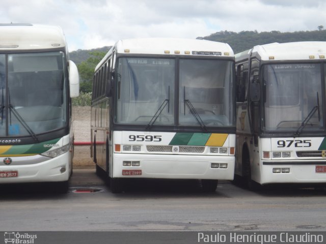 Empresa Gontijo de Transportes 9595 na cidade de Montes Claros, Minas Gerais, Brasil, por Paulo Henrique Claudino. Número da foto: #2925535.