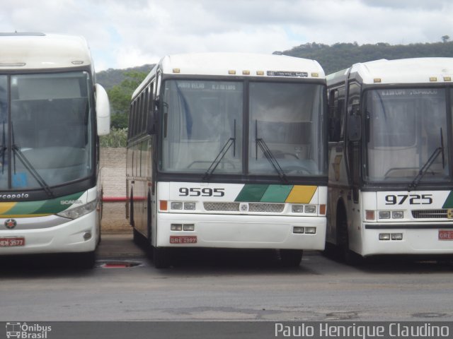 Empresa Gontijo de Transportes 9595 na cidade de Montes Claros, Minas Gerais, Brasil, por Paulo Henrique Claudino. ID da foto: 2925535.