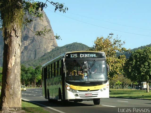 Viação Nossa Senhora das Graças A71605 na cidade de Rio de Janeiro, Rio de Janeiro, Brasil, por Lucas Passos. Número da foto: #2926870.