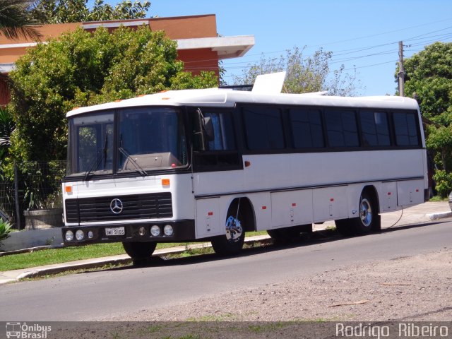 Ônibus Particulares 9165 na cidade de Tramandaí, Rio Grande do Sul, Brasil, por Rodrigo  Ribeiro. Número da foto: #2930677.
