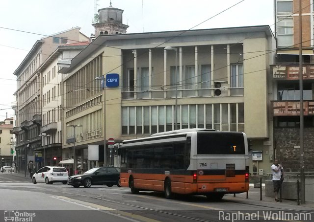 Ônibus da Itália 784 na cidade de , por Raphael Wollmann. Número da foto: #2884883.