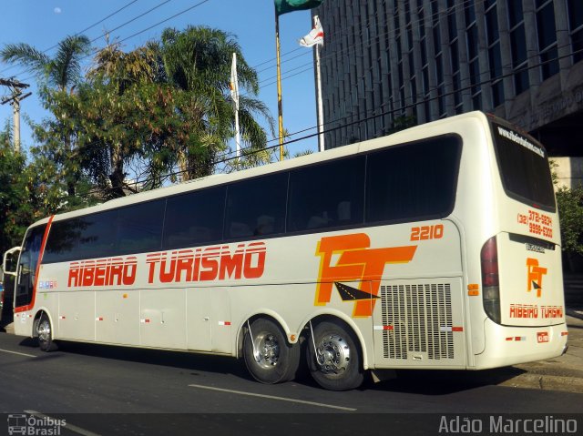 Ribeiro Turismo 2210 na cidade de Belo Horizonte, Minas Gerais, Brasil, por Adão Raimundo Marcelino. Número da foto: #2888050.