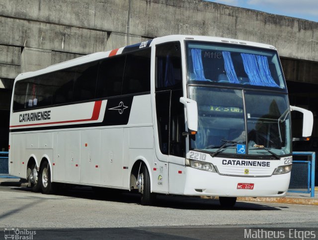 Auto Viação Catarinense 2210 na cidade de Curitiba, Paraná, Brasil, por Matheus Etges. Número da foto: #2887198.