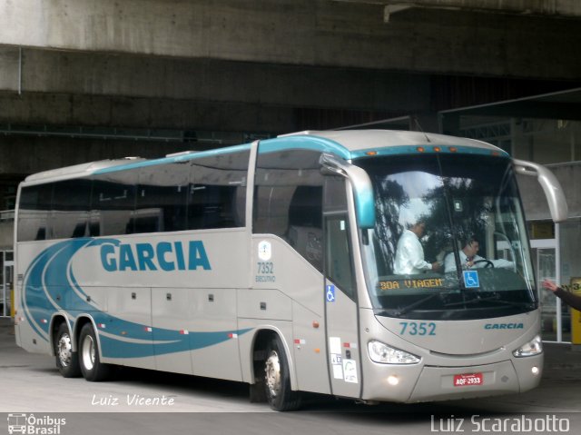 Viação Garcia 7352 na cidade de Curitiba, Paraná, Brasil, por Luiz Scarabotto . Número da foto: #2888460.