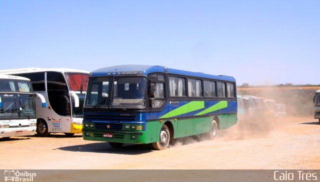 Ônibus Particulares 3369 na cidade de Bom Jesus da Lapa, Bahia, Brasil, por Caio Trés. Número da foto: #2896879.