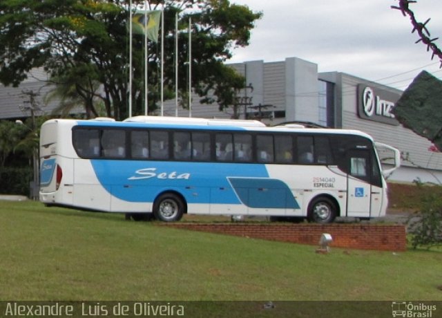 Seta Transportes 2514040 na cidade de Botucatu, São Paulo, Brasil, por Alexandre  Luis de Oliveira. ID da foto: 2895609.