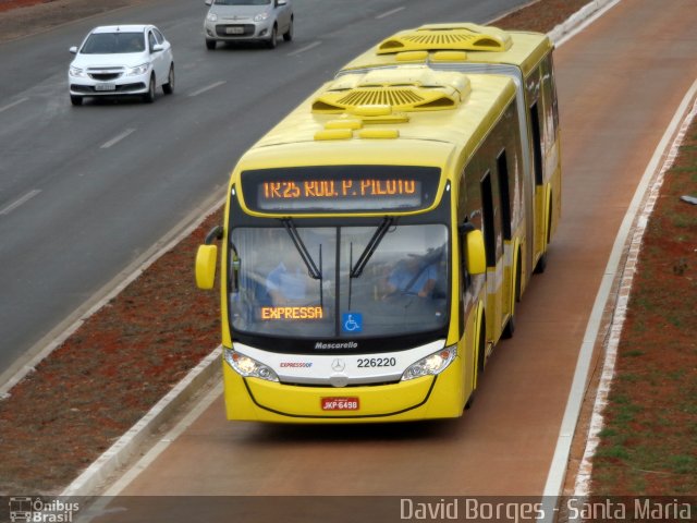 Viação Pioneira 226220 na cidade de Santa Maria, Distrito Federal, Brasil, por David Borges. ID da foto: 2899056.