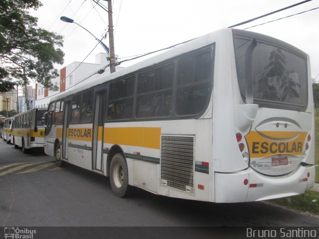 Escolares 100 na cidade de Taboão da Serra, São Paulo, Brasil, por Bruno Santino. ID da foto: 2951290.